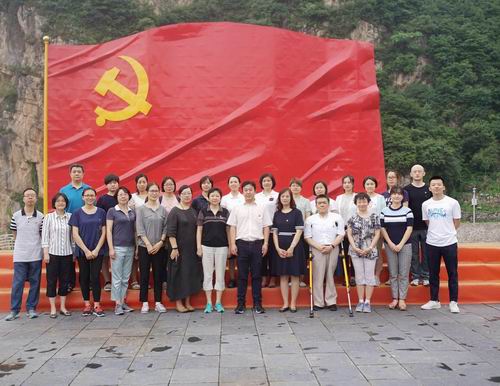 图为第一党支部和听力门诊部党支部联合组织党建活动