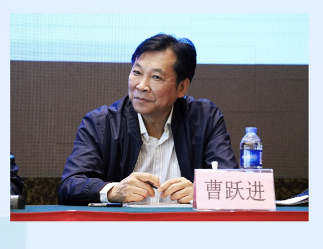 图为康复协会常务副理事长兼秘书长参加了会议