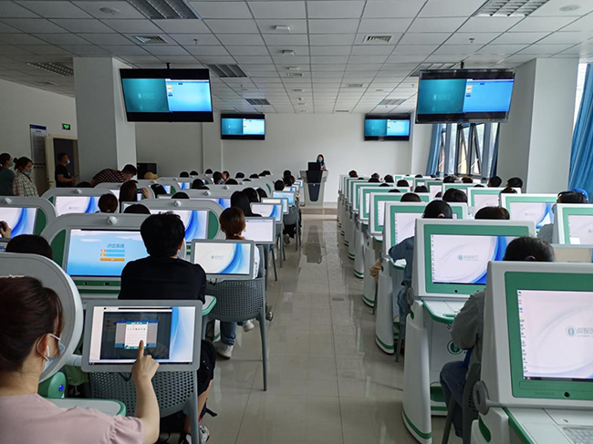 图为培训实操课