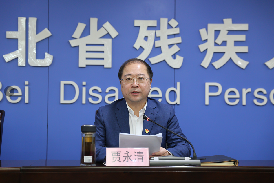 图为党组书记理事长贾永清作宣讲报告