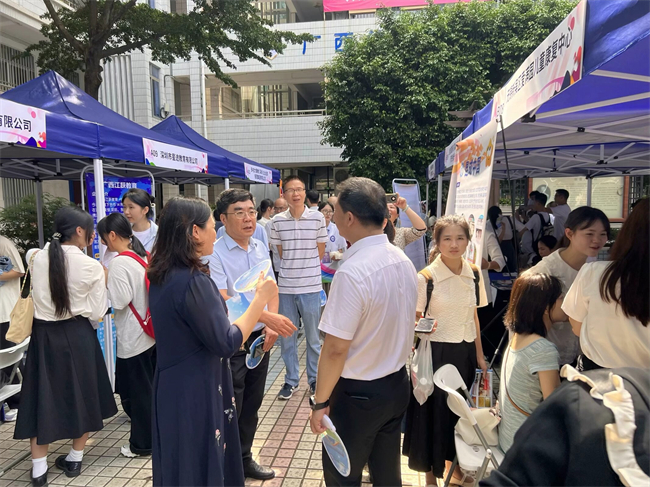 图为儿童康复人才招聘会现场