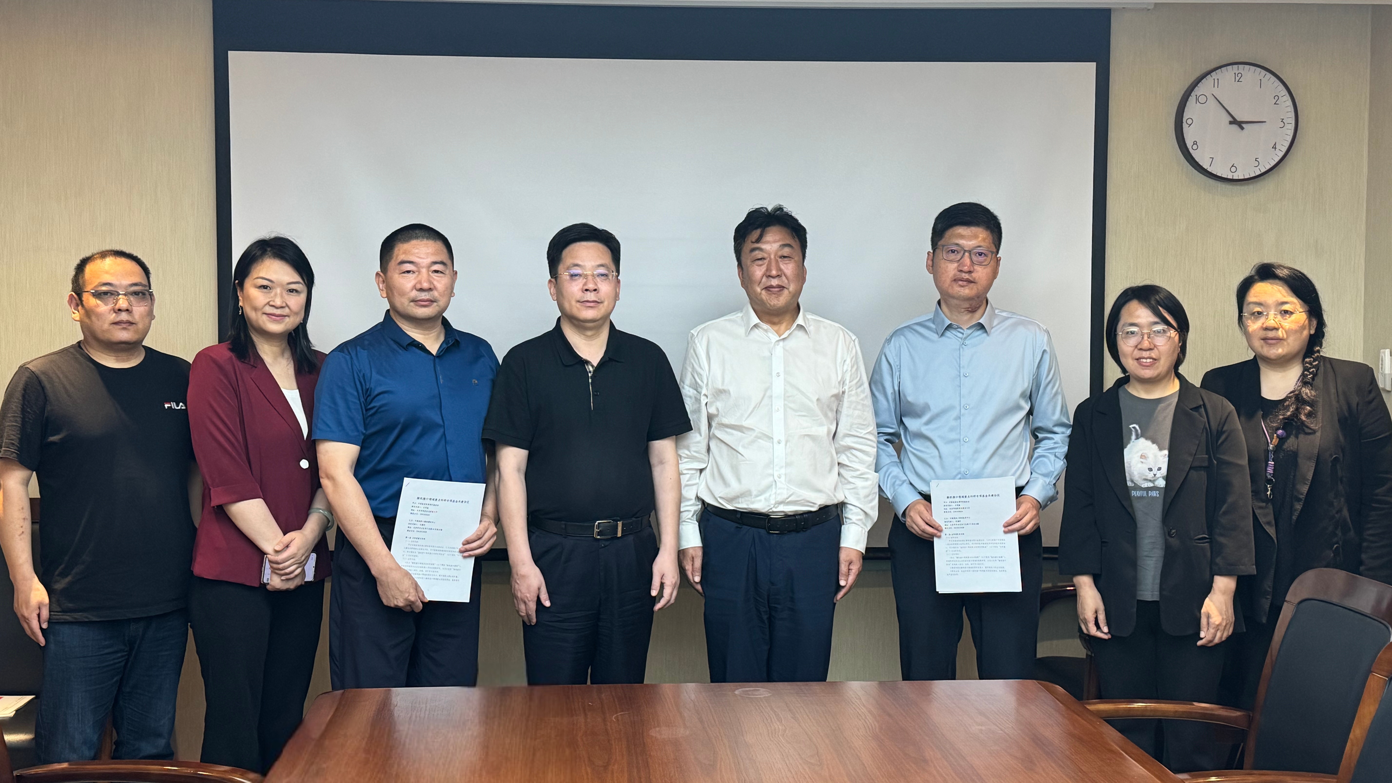 图为专项基金共建协议签约现场