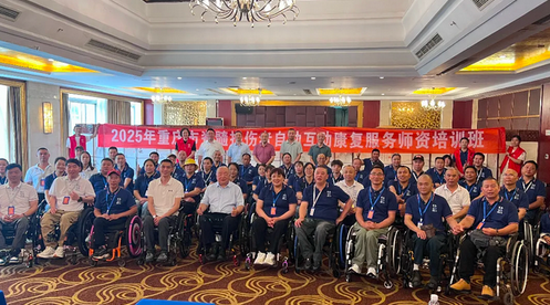 图为参会人员合影留念