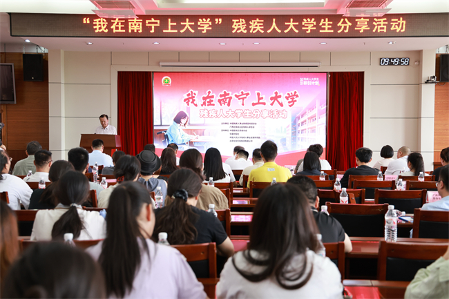 图为活动现场