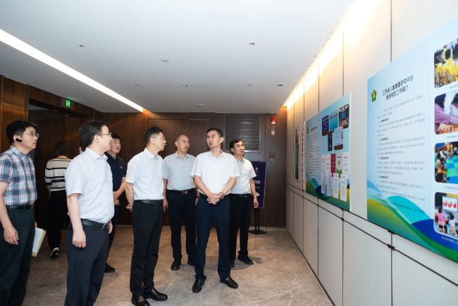图为参观现场