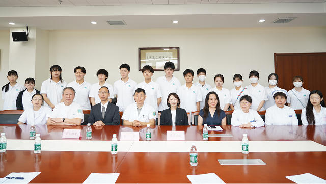 图为临床实习师生见面会