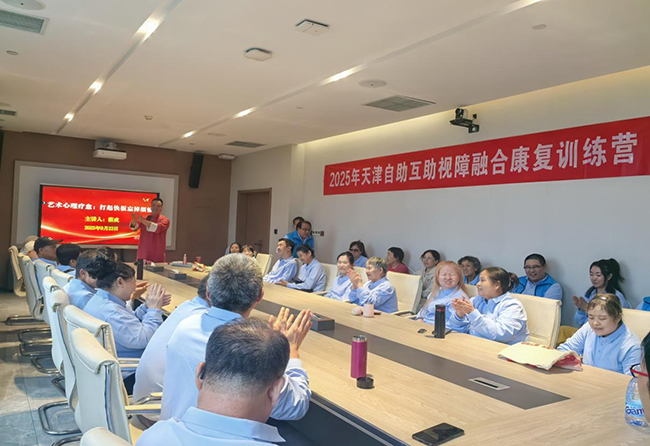 图为学习活动现场