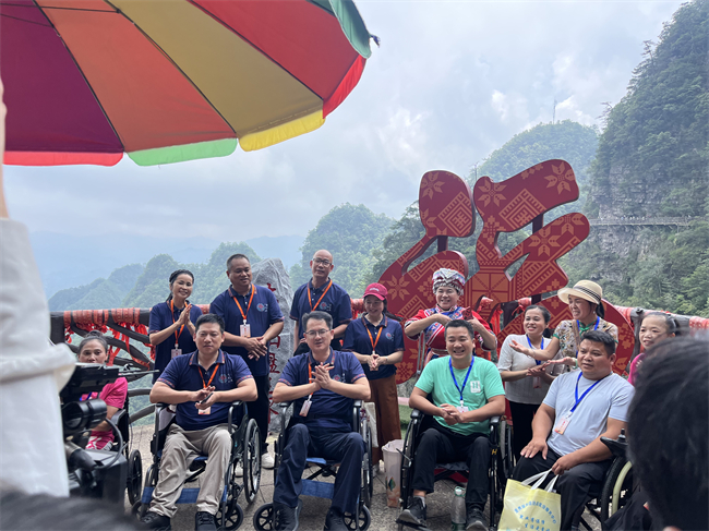 图为体验团实地开展无障碍旅游环境设施体验督导