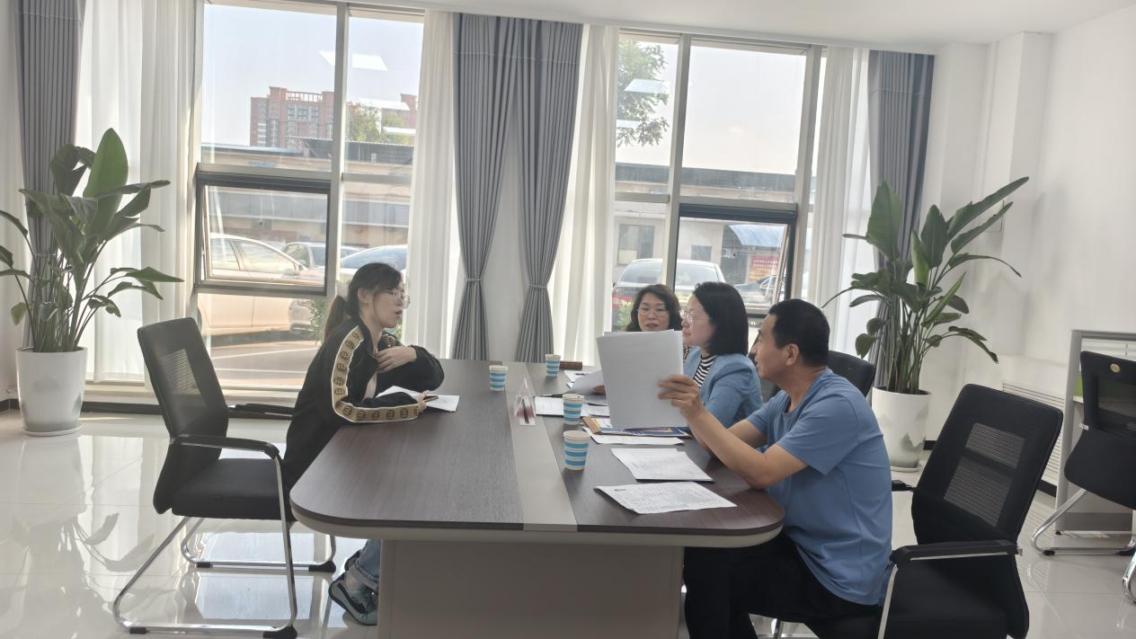 图为面试招聘现场