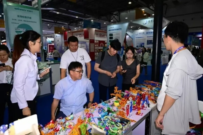 图为活动现场