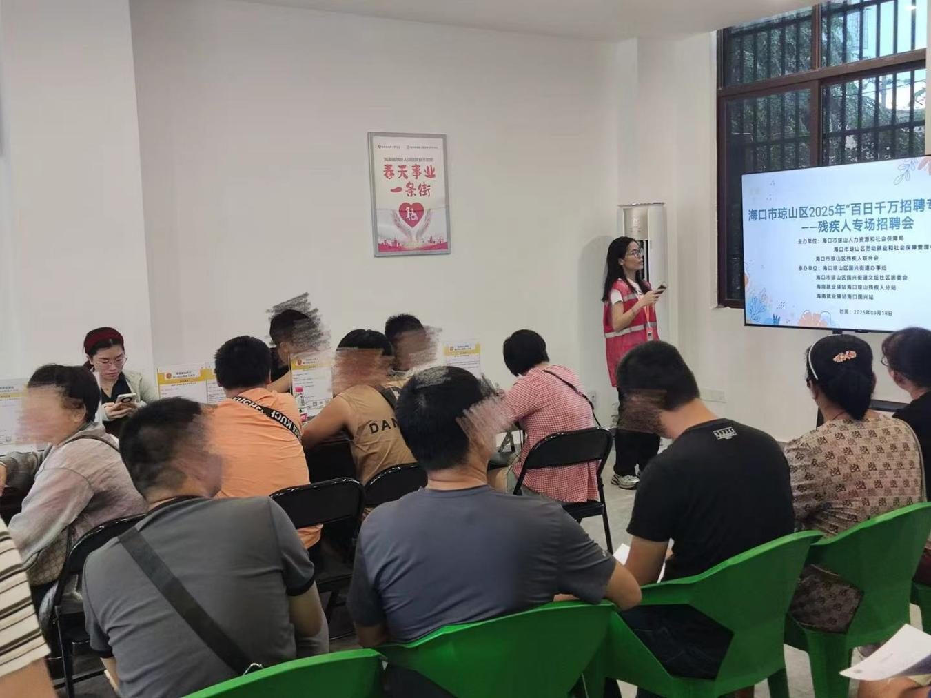 图为活动现场图片