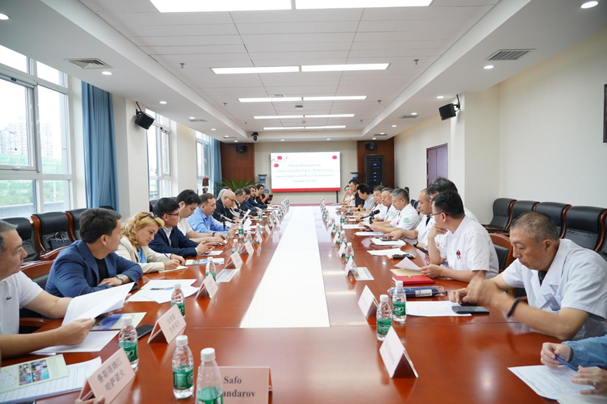 图为座谈现场