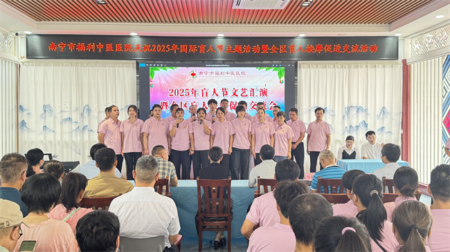 图为文艺表演活动现场