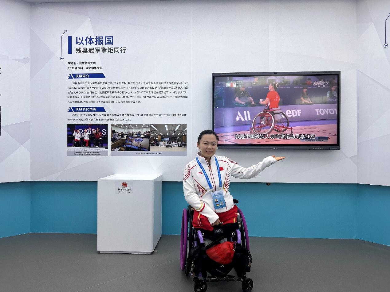  图为李红燕在活动现场