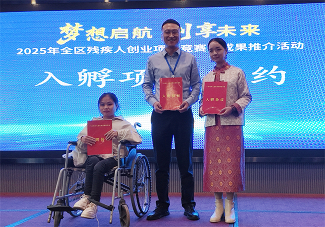 图为入孵项目部分代表合影