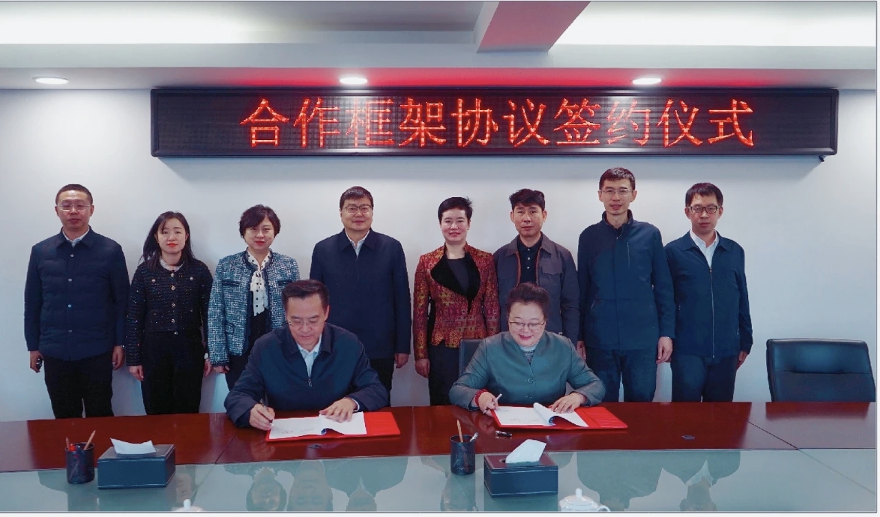 图为签约仪式现场