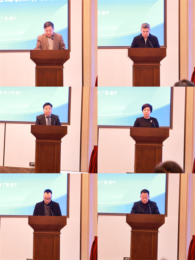 图为6个市县残联代表在会上作经验交流