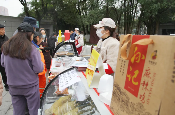 图为展销活动现场