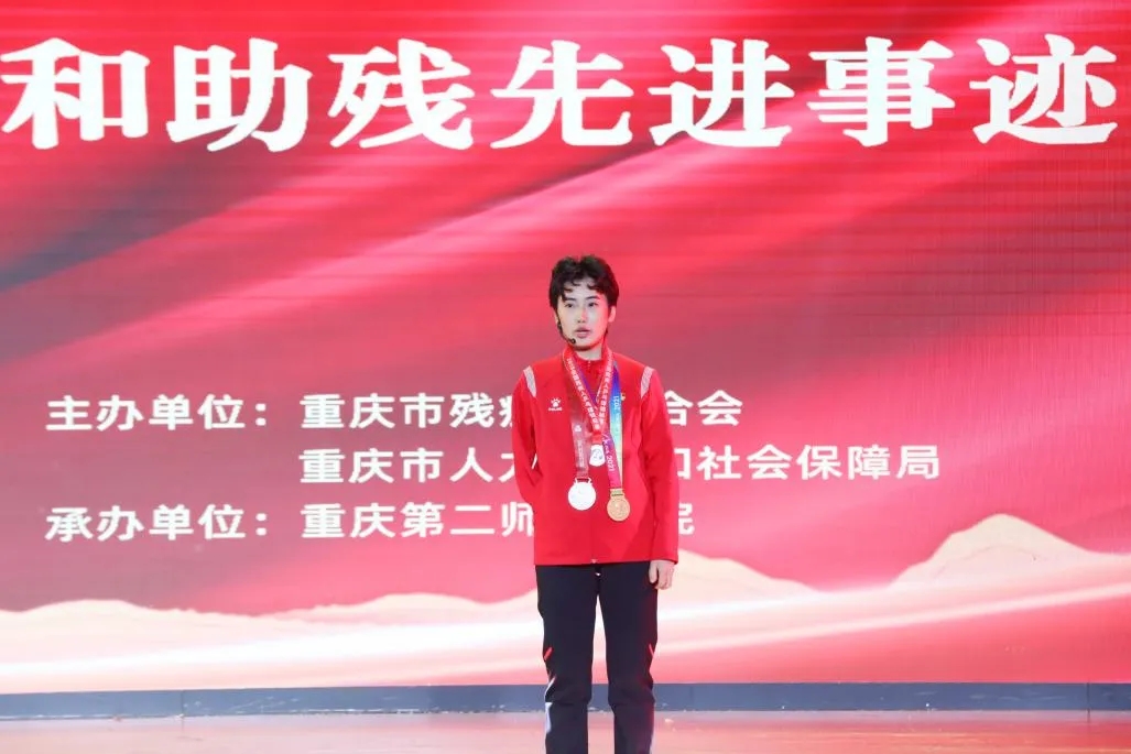 图为刘婷婷在报告会现场