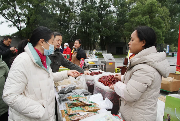 图为展销活动现场
