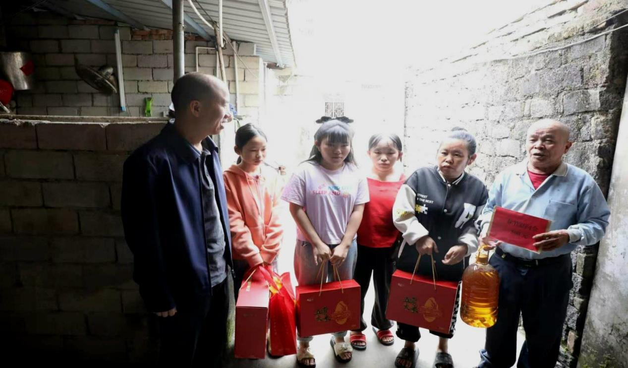 图为慰问活动现场图片