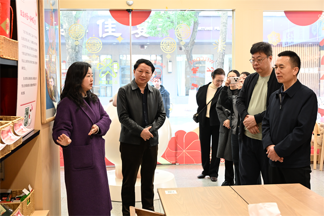 图为调研组实地考察现场