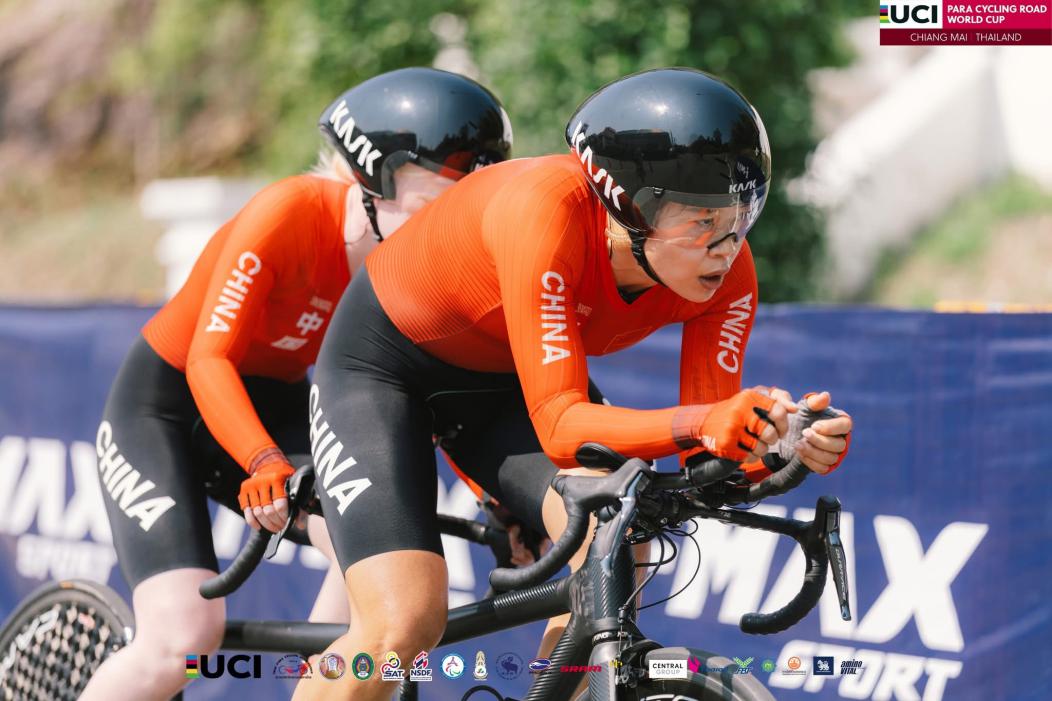 图为女子双人车比赛 图为女子双人车比赛