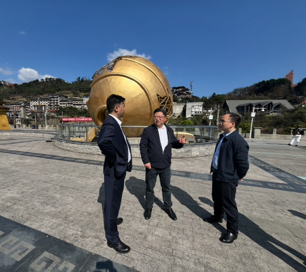 图为周代军在仁怀市1915广场调研活动筹备情况