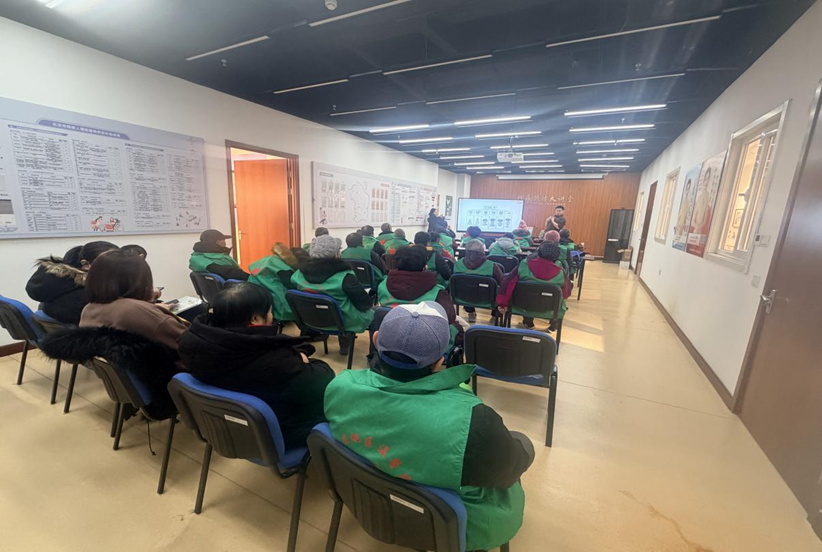 图为辅助器具使用指导和科普宣教 图为辅助器具使用指导和科普宣教