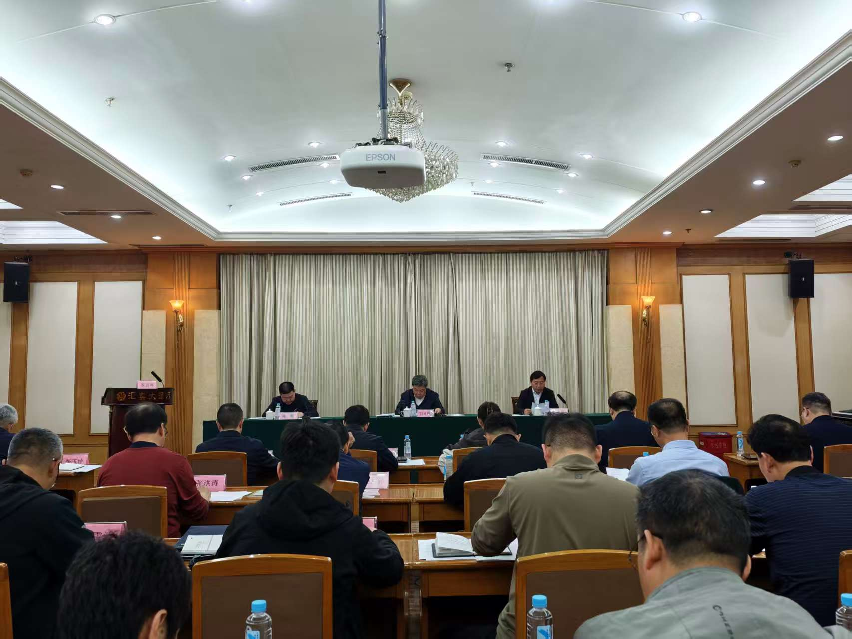 图为会议现场 图为会议现场
