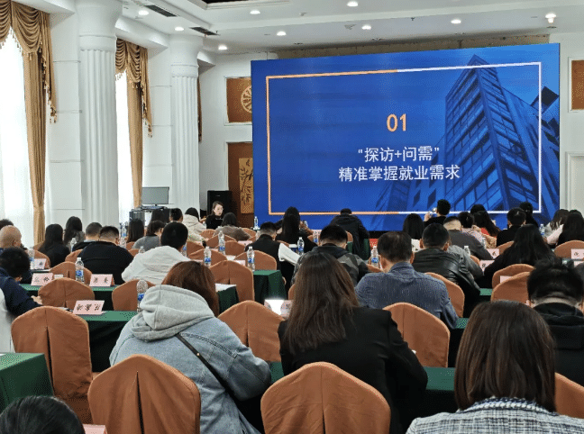 图为培训现场 图为培训现场