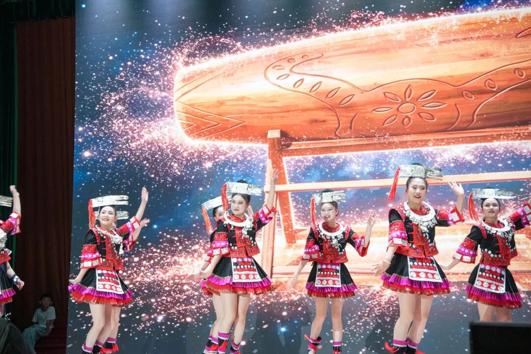 图为残疾人朋友节目表演