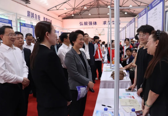 图为活动现场