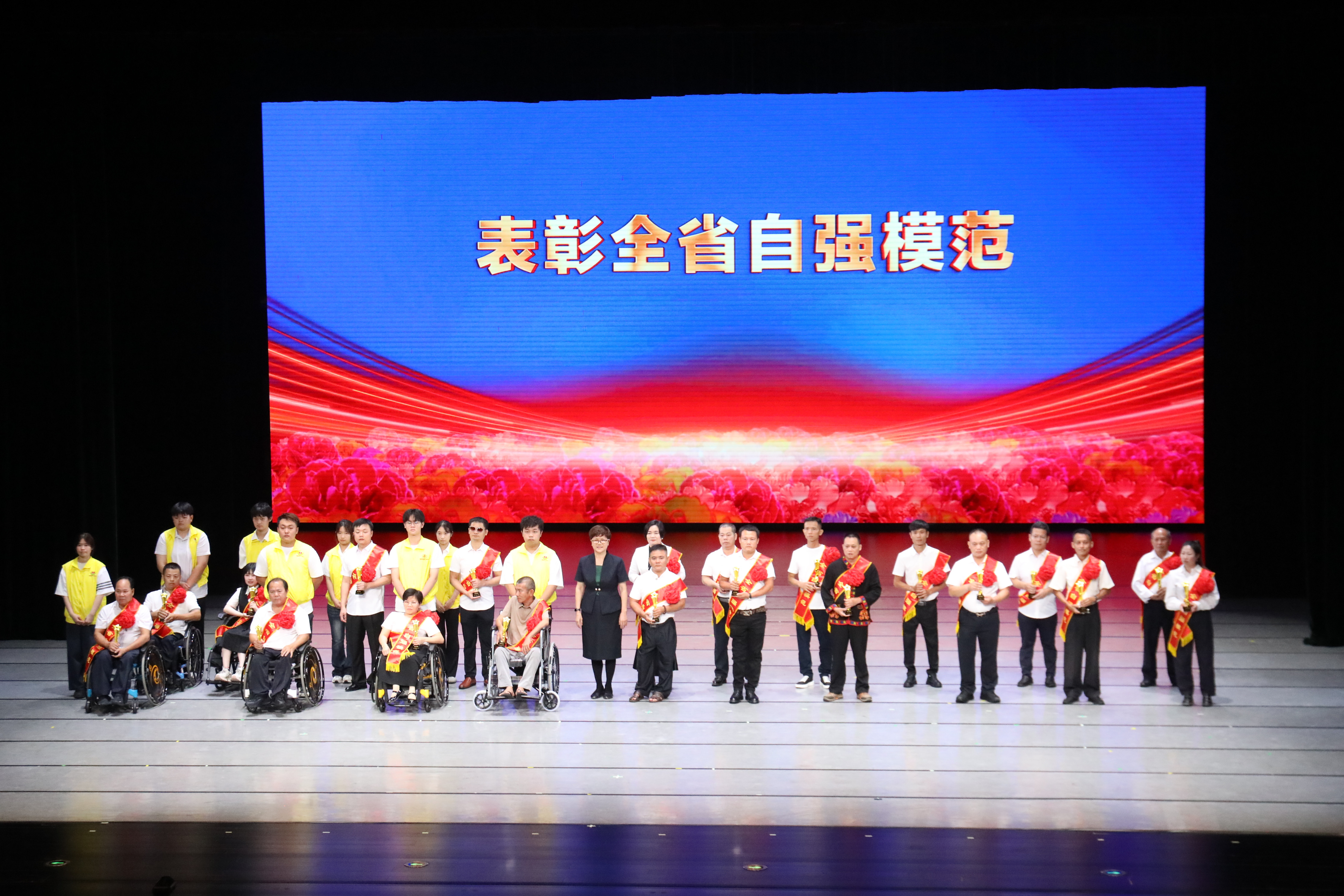 图片为表彰活动现场图片 图片为表彰活动现场图片