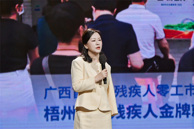 图为毛小林宣讲
