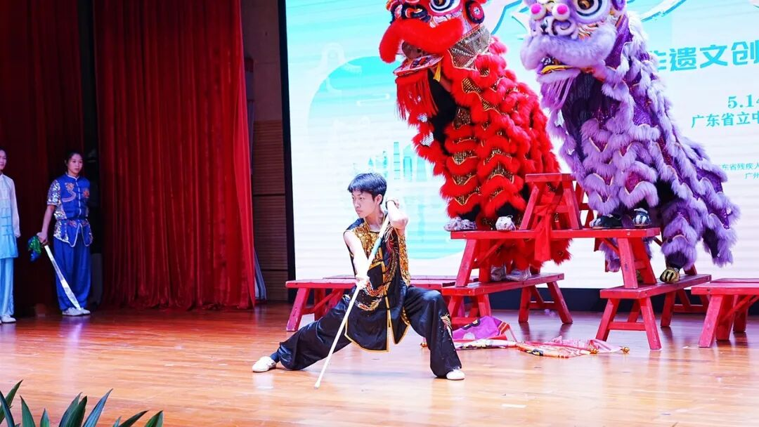图为活动现场 图为活动现场