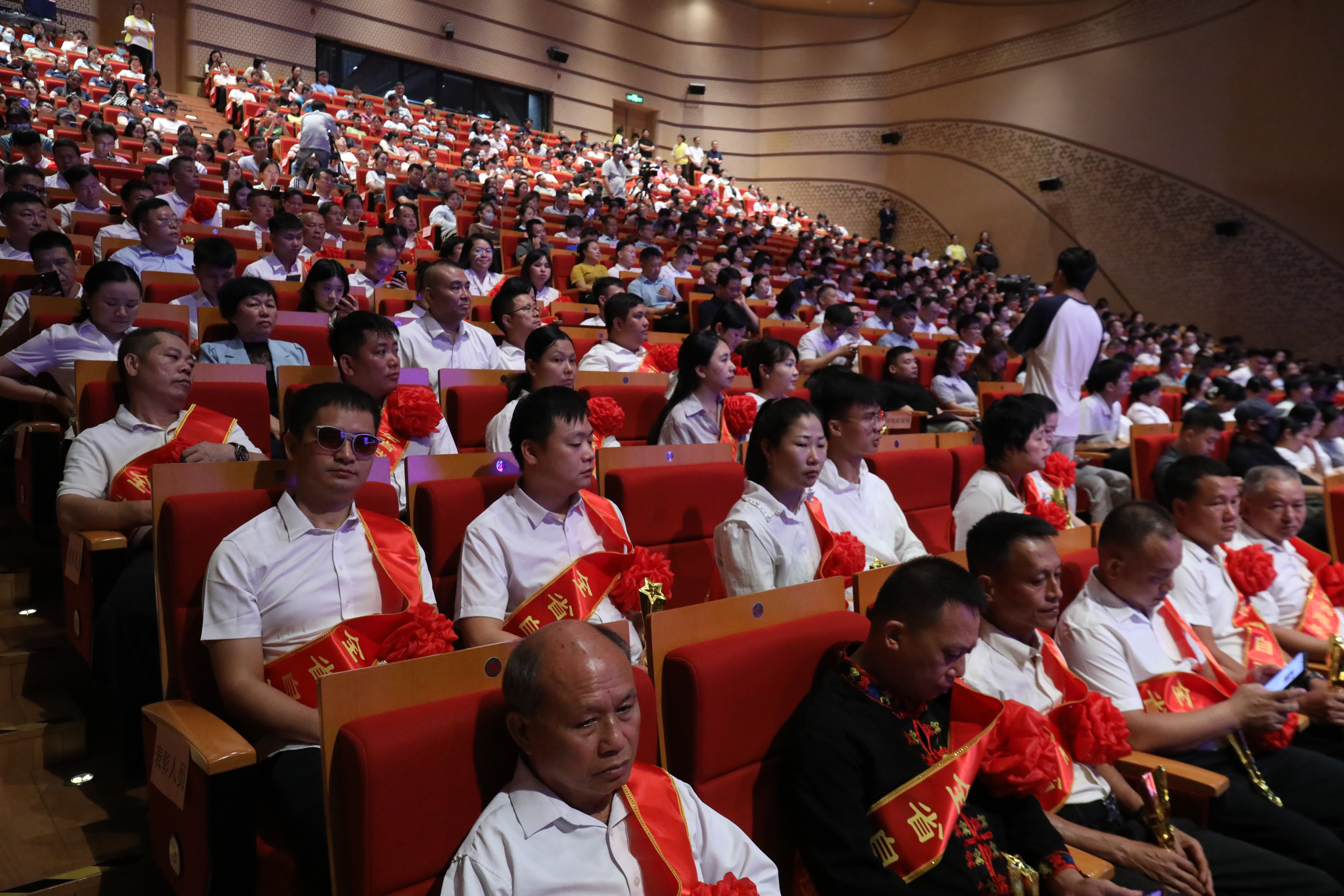 图片为表彰活动现场图片 图片为表彰活动现场图片