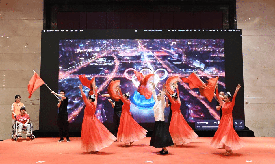 图为活动现场